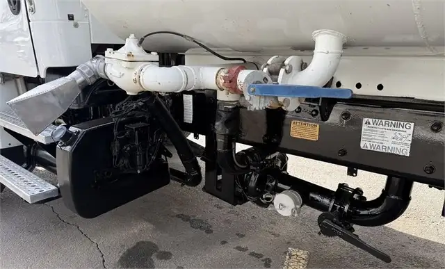 2019 FREIGHTLINER M2 106 TANDEM WATER TRUCK in Heavy Trucks in City of Toronto - Image 11