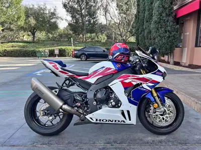 APPLY NOW: https://www.ridecollective.ca/get-pre-approved The 2022 Honda CBR1000RR-R SP is a race-re...