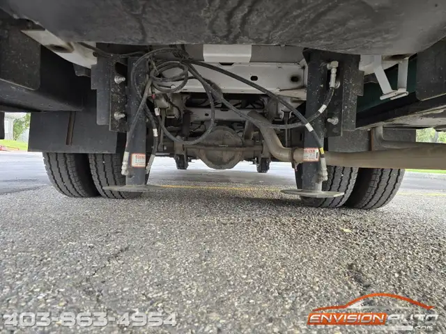 2021 FOREST RIVER SUNSEEKER MBS 2400T C-Class Motorhome RV in Cars & Trucks in Calgary - Image 6