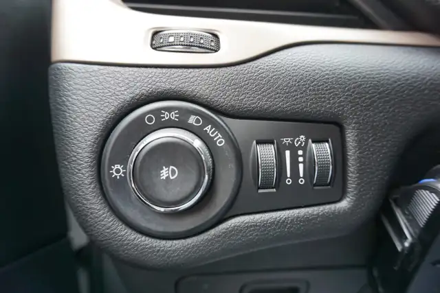 2017 Jeep Cherokee in Cars & Trucks in Oakville / Halton Region - Image 27