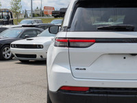This Jeep Grand Cherokee has a trusty Regular Unleaded V-6 3.6 L/220 engine powering this Automatic... (image 9)