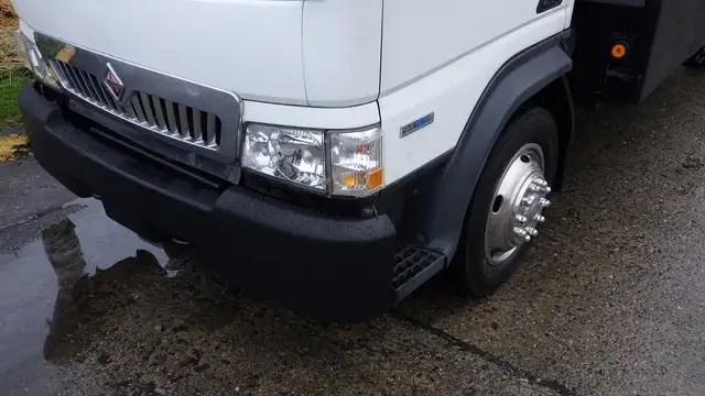 2009 international CF 600 City Star Side Dump Truck 3 Seater Die in Heavy Trucks in Richmond - Image 14
