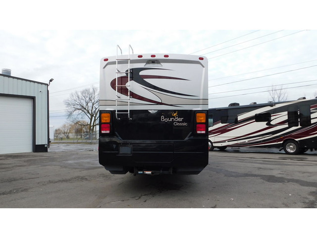  2013 Fleetwood Bounder Classic 36R in RVs & Motorhomes in Hamilton - Image 4