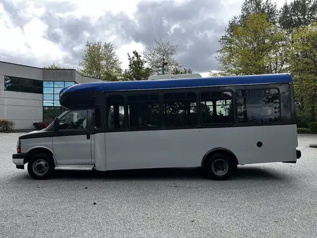 2019 Chevrolet Express 4500 22 Passenger Wheelchair Accessible S in Heavy Trucks in Delta/Surrey/Langley - Image 7