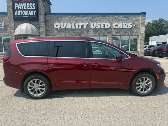 2022 Chrysler Pacifica Touring L in Cars & Trucks in Sarnia - Image 3