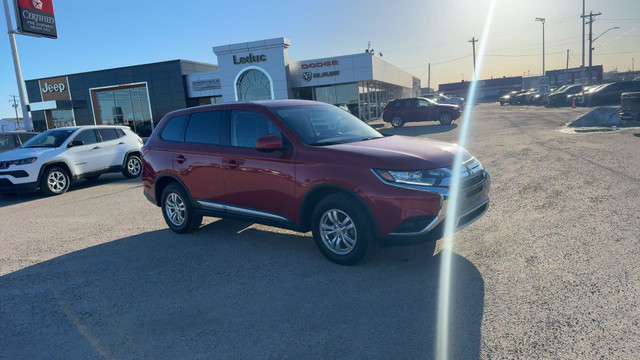 2019 Mitsubishi Outlander ES in Cars & Trucks in Edmonton - Image 2