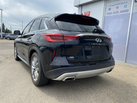CLEAN CARFAX, Heated Front Seats, Back up Camera, Dual Screen Display, PANORAMIC SUNROOF, Power Tail... (image 2)