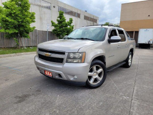 2007 Chevrolet Avalanche Leather , Sunroof ,4x4 , 4 Door , Automatic , No Rust , 3/Y Warranty Available .
