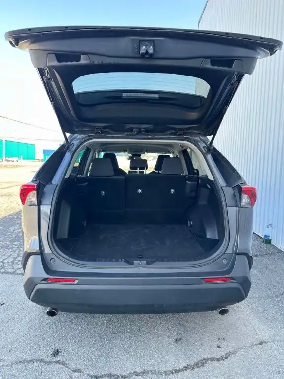 2021 Toyota RAV4 LE in Cars & Trucks in Longueuil / South Shore - Image 21