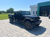 2023 Jeep Gladiator Mojave 4x4 with the 3.6L V6, automatic transmission, and only 44,003kms! Clean h... (image 2)