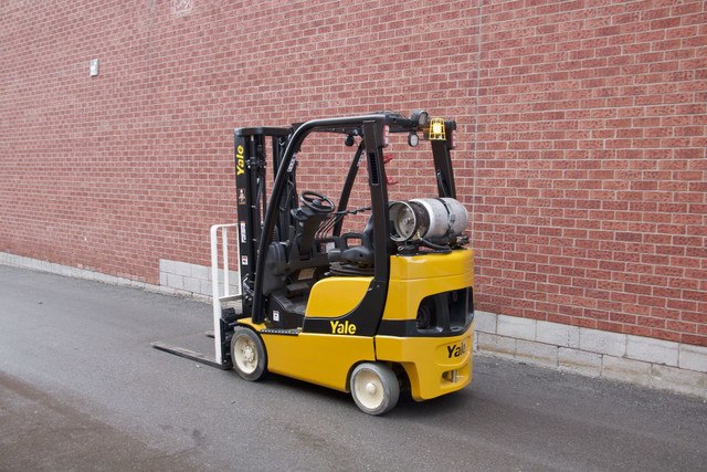 Yale GLC035VX Forklift with Fork Positioner, side-shift and 3500 in Heavy Equipment in Mississauga / Peel Region - Image 4
