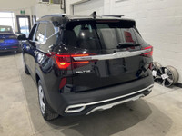 // JAMAIS ACCIDENTÉ! //Ce Kia Seltos 2023 version SX**CUIR**TOIT**AWD**NAVI**CAMERA RECUL**A/C** aff... (image 1)