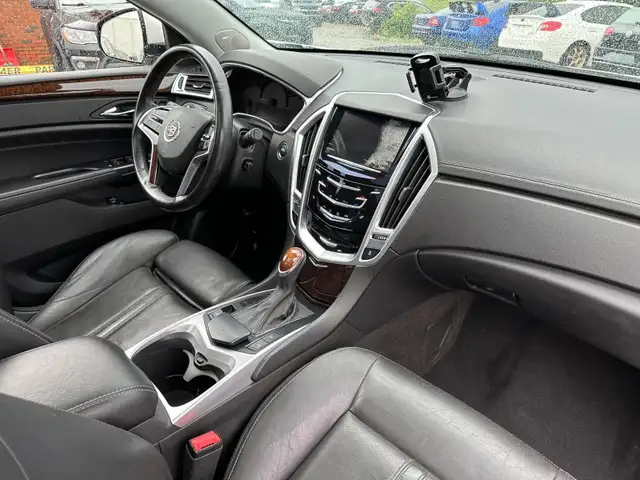 2013 Cadillac SRX Luxury AWD – Premium Comfort & Super Low Kms dans Autos et camions dans Calgary - Image 16