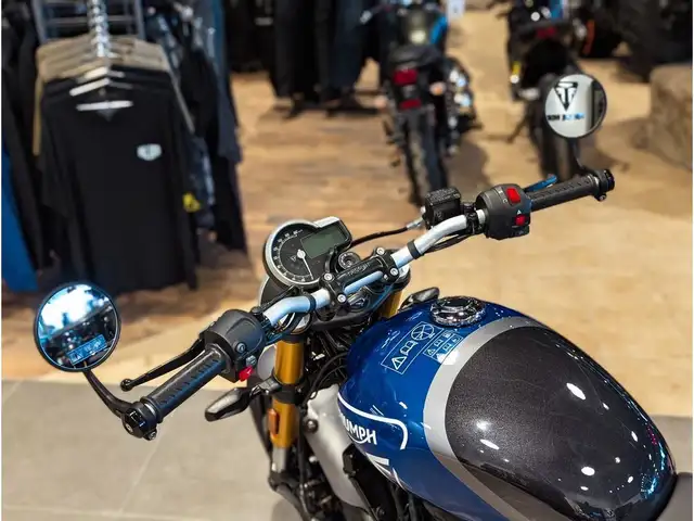 2025 Triumph Speed 400 // Caspian Blue/Storm Grey in Dirt Bikes & Motocross in Winnipeg - Image 9