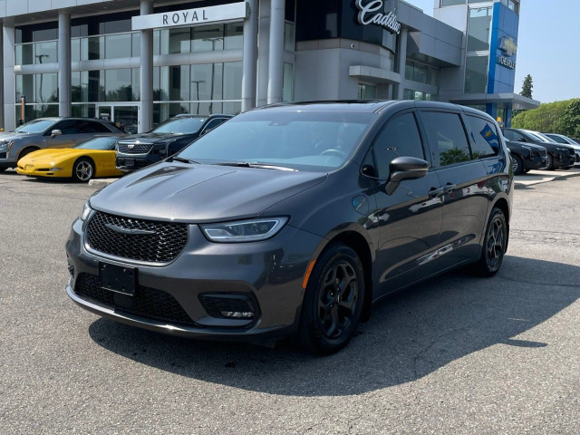 2022 Chrysler Pacifica Hybrid in Cars & Trucks in Oakville / Halton Region