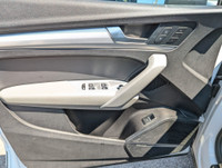Q5 TECHNIK! QUATTRO AWD, NEW BODY STYLE, EXCELLENT CONDITION INSIDE AND OUT LEATHER INTERIOR GPS/NAV... (image 6)