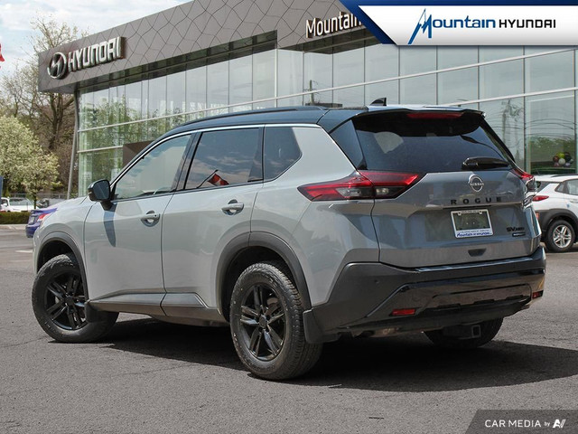 2023 NISSAN ROGUE SV MIDNIGHT EDITION dans Autos et camions  à Hamilton - Image 4