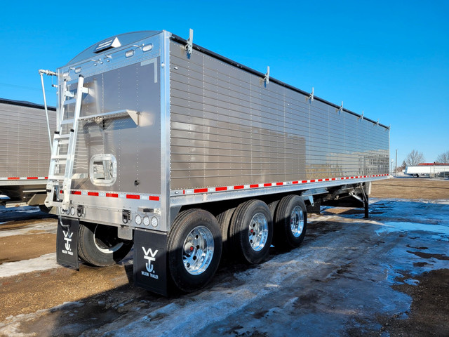 2025 Wilson Tri axle grain 42 foot in Farming Equipment in Saskatoon - Image 4
