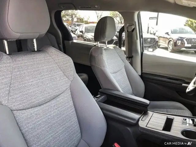 2021 Toyota Sienna LE | Third Row Seating | Apple/Android in Cars & Trucks in Calgary - Image 26