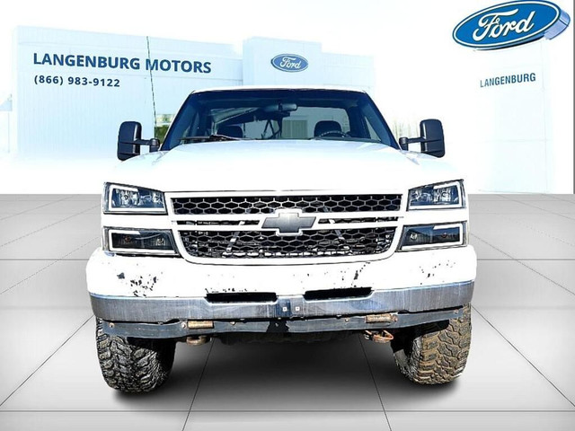 2003 Chevrolet Silverado 2500Base in Cars & Trucks in Regina - Image 2