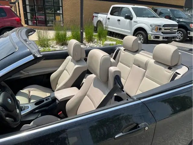 2011 BMW 3 Series Cabriolet 335is in Cars & Trucks in Mississauga / Peel Region - Image 12