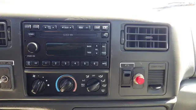 2006 Ford F650 16 Foot Flat Deck in Cars & Trucks in Delta/Surrey/Langley - Image 52