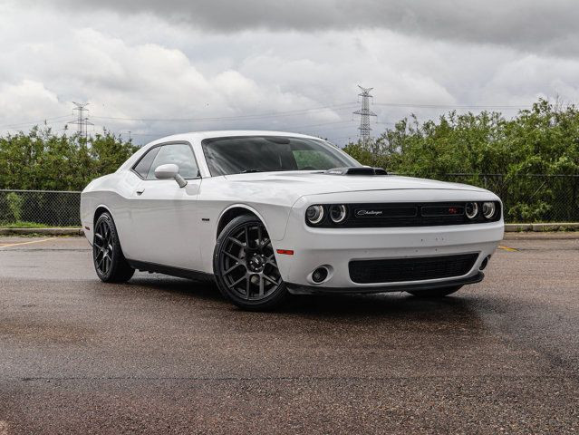 2017 Dodge Challenger R/T Shaker 5.7L Auto in Cars & Trucks in Strathcona County - Image 2