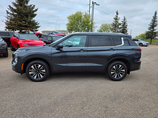 2025 Mitsubishi Outlander LE Nearly Brand New! 0.9% Financing in Cars & Trucks in Calgary - Image 4