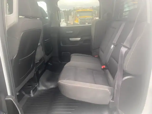 2015 chevrolet Silverado 3500HD 8 Foot Flat Deck 4WD in Heavy Trucks in Richmond - Image 30