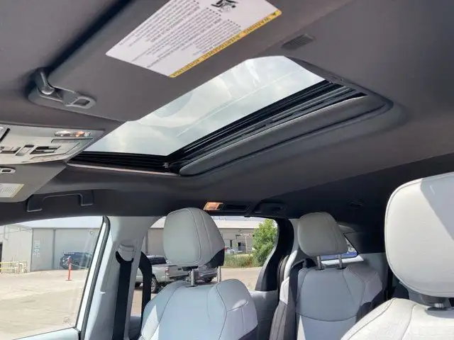 2021 Toyota Sienna XSE in Cars & Trucks in Hamilton - Image 18