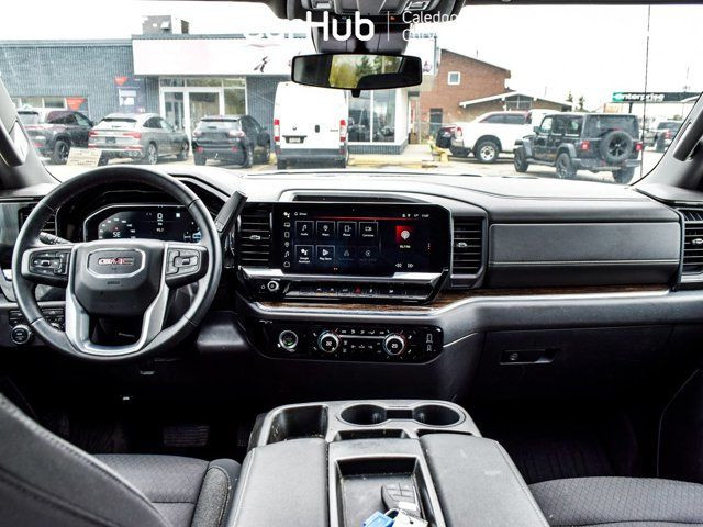 2023 GMC Sierra 1500 Elevation 4WD Crew Cab 147 6 Seater in Cars & Trucks in Mississauga / Peel Region - Image 2