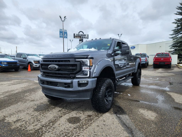  2022 Ford F-350 LARIAT ULTIMATE BLACK APP | 4\" LIFT | TWIN ROO in Cars & Trucks in Calgary - Image 3