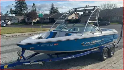 APPLY NOW: https://www.ridecollective.ca/get-pre-approved 2006 Moomba Outback V is a 21-foot towboat...