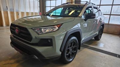 2020 Toyota RAV4 AWD Trail Moonroof | Apple Carplay | Heated & V