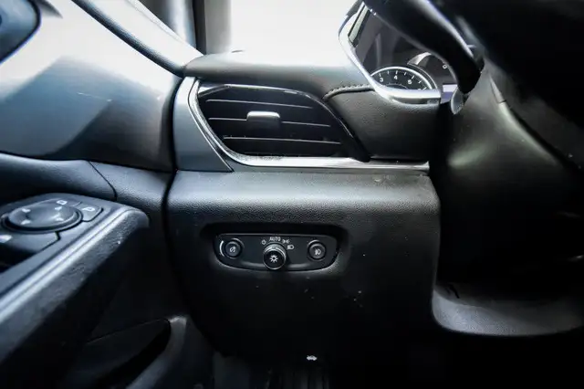 2021 Chevrolet Traverse LT Cloth • 7 PASSENGER • HEATED SEATS in Cars & Trucks in Ottawa - Image 11