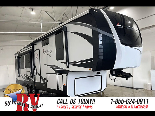 2022 Forest River Cardinal 320RLX – Pre-Owned 5th Wheel in Travel Trailers & Campers in Red Deer - Image 2