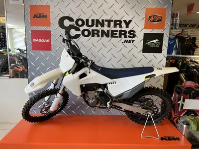 Engine Type: 1-cylinder, 4-stroke engine Displacement: 449.9 cm³ Fuel System: Keihin EMS Front Suspe...