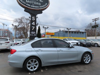 LOW LOW KMS - 100% CANADIAN VEHICLE Visit Our Website @ EliteLuxuryMotors.ca - 320i XDRIVE AWD - NAV... (image 5)