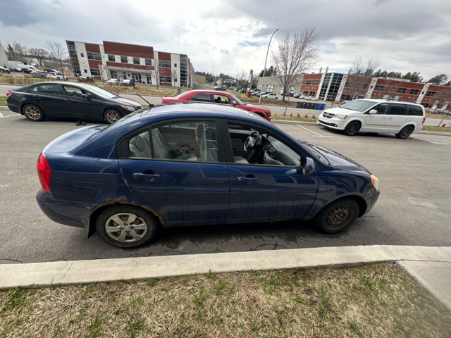 2010 Hyundai Accent L in Cars & Trucks in City of Montréal - Image 2