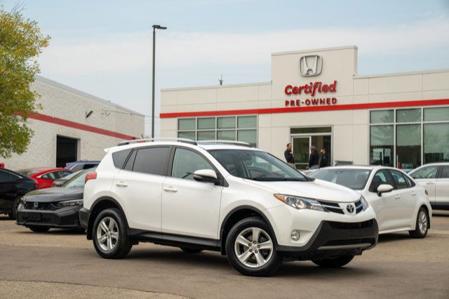 2013 Toyota RAV4 XLE in Cars & Trucks in Edmonton - Image 2