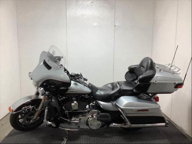 2015 harley-davidson Flhtkl Ultra Limited Low Motorcycle in Street, Cruisers & Choppers in Richmond - Image 3