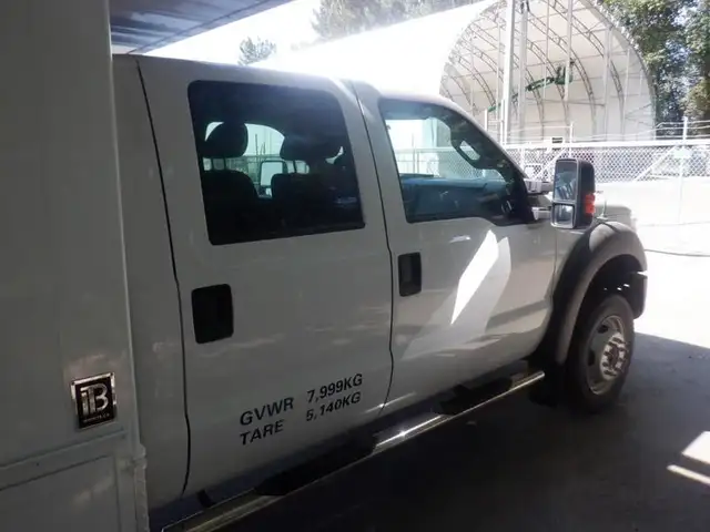 2012 ford F-550 Cube Van Crew Cab Dually 4WD in Heavy Trucks in Richmond - Image 21