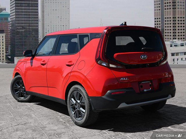 2021 Kia Soul EX | Apple CarPlay | Blind Spot Assist in Cars & Trucks in Calgary - Image 4