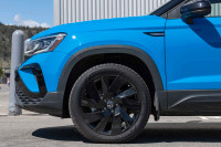 Experience style and versatility with the 2024 Volkswagen Taos Comfortline Black Edition. This compa... (image 6)