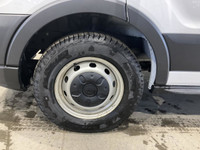 Le Ford Transit 2022 version T-250 PA toit moyen 130 po PNBV de 9 070 lb, offert par AutoStudio 72 à... (image 7)