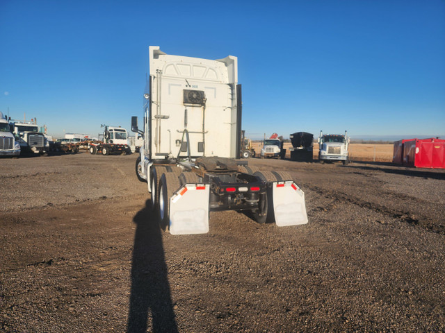 2019 PETERBILT 579 DOUBLE BUNK HIGHWAY TRACTOR in Heavy Trucks in Calgary - Image 4