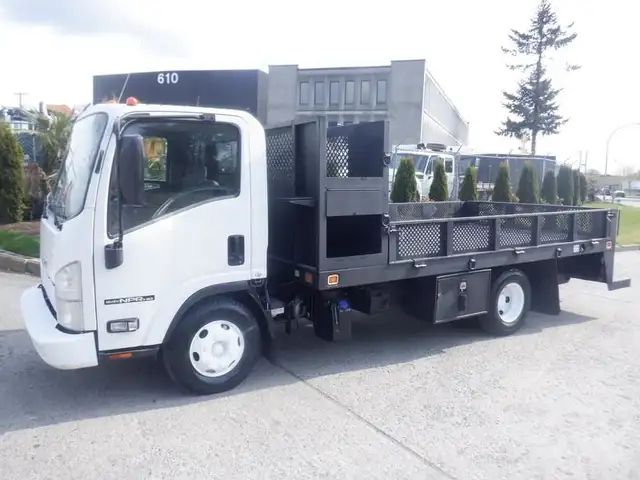 2015 isuzu NPR 12 Foot Flat Deck 3 Seater Diesel in Heavy Trucks in Richmond - Image 2