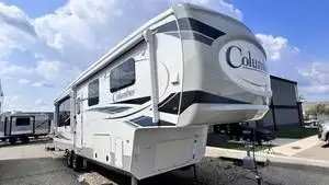 Columbus The 329DV packs a punch in a smaller floorplan! Whether weekend camping or longer winter st...