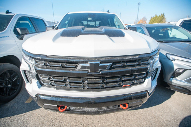 2024 Chevrolet Silverado 1500 LT Trail Boss TOIT + COMMODITÉ 2 in Cars & Trucks in Longueuil / South Shore - Image 2