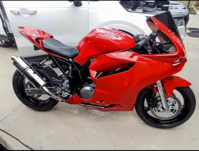 APPLY NOW: https://www.ridecollective.ca/get-pre-approved The 2004 Suzuki V-Strom 650 is a versatile...